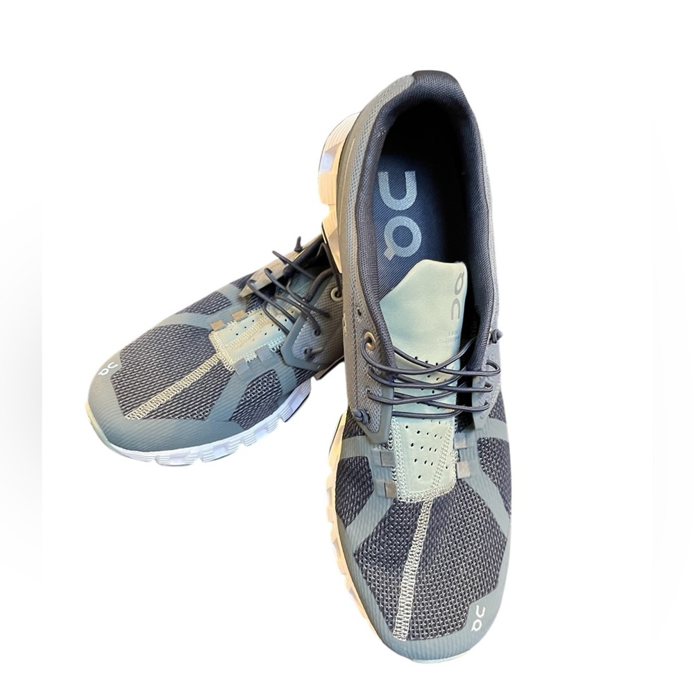 On Running Men's 2.0 charcoal and moss green color size 11.5